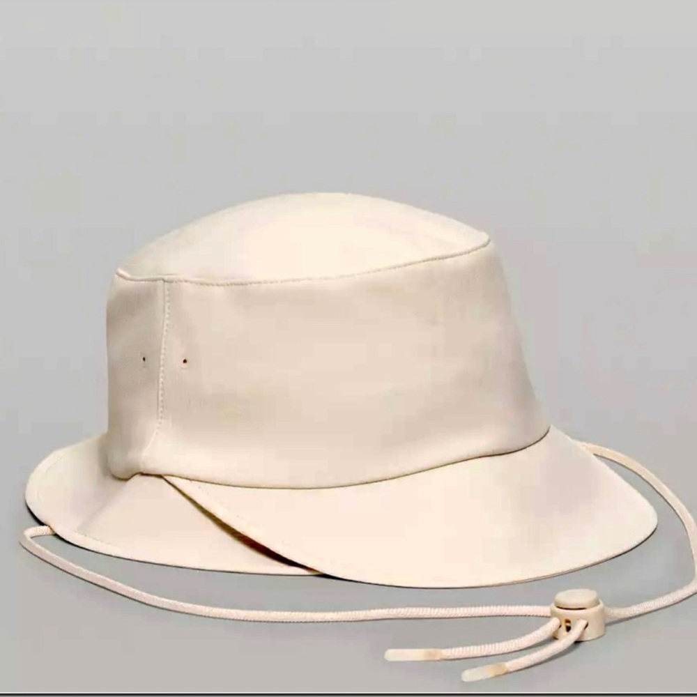 Wide-Brim Bucket Hat w\Strap Lululemon